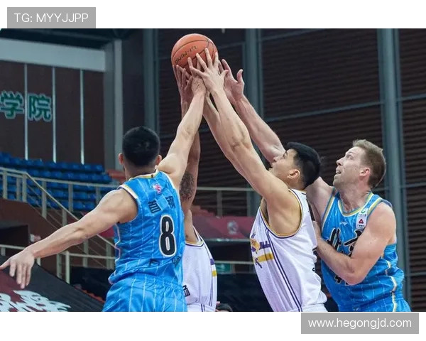 北京首钢篮球队强势迎战新赛季劲敌 展望比赛焦点与胜负悬念