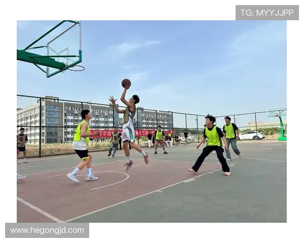 以篮球为核心探索团队协作与个人竞技精神的完美融合之道