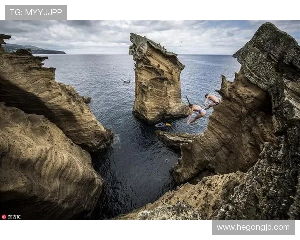 从高空跃入碧波之间探寻跳水运动的力量美感与极限挑战
