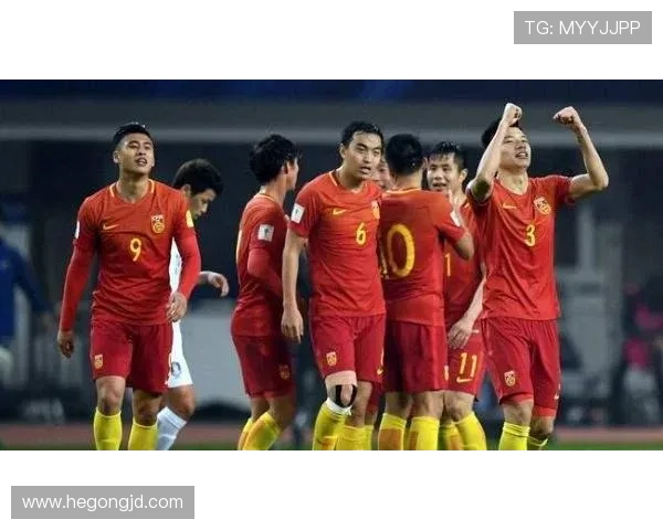 河南队迎战强敌展开激烈对决 聚焦球场内外精彩瞬间 河南队迎战强敌展开激烈对决 聚焦球场内外精彩瞬间